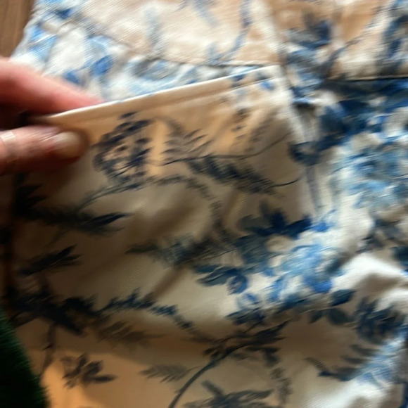 Express Stretch Nature Print Cropped Pants Garden Scene Size 5/6 - Picture 4 of 9